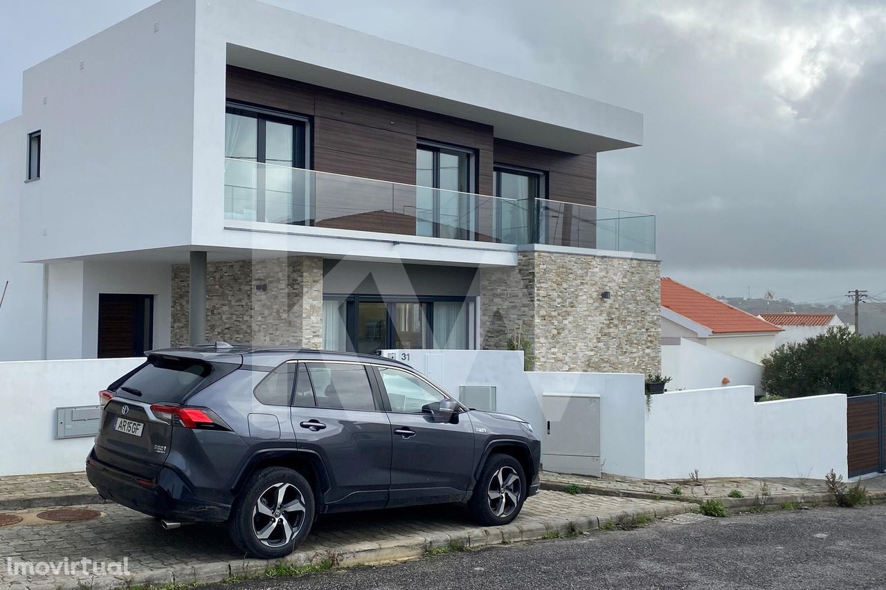 Modern T3 house with garage in Ericeira Fonte Boa da Brincosa