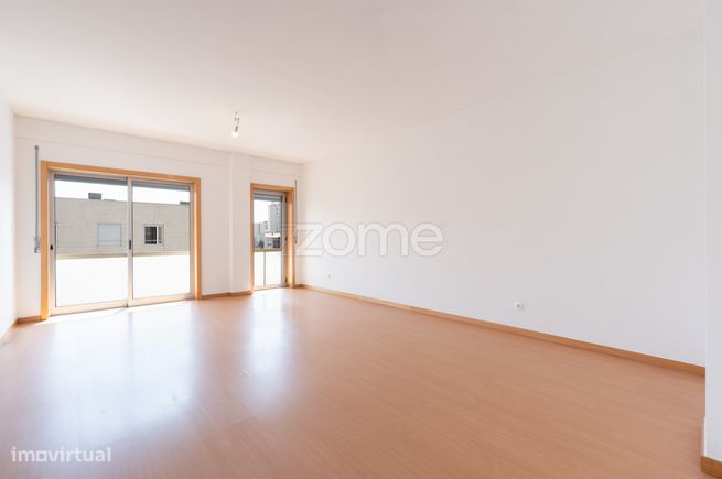 Apartamento T3 com duas varandas, garagem e arrumos, Maia-11