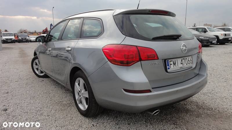 Opel Astra IV 1.4 T Cosmo - 4