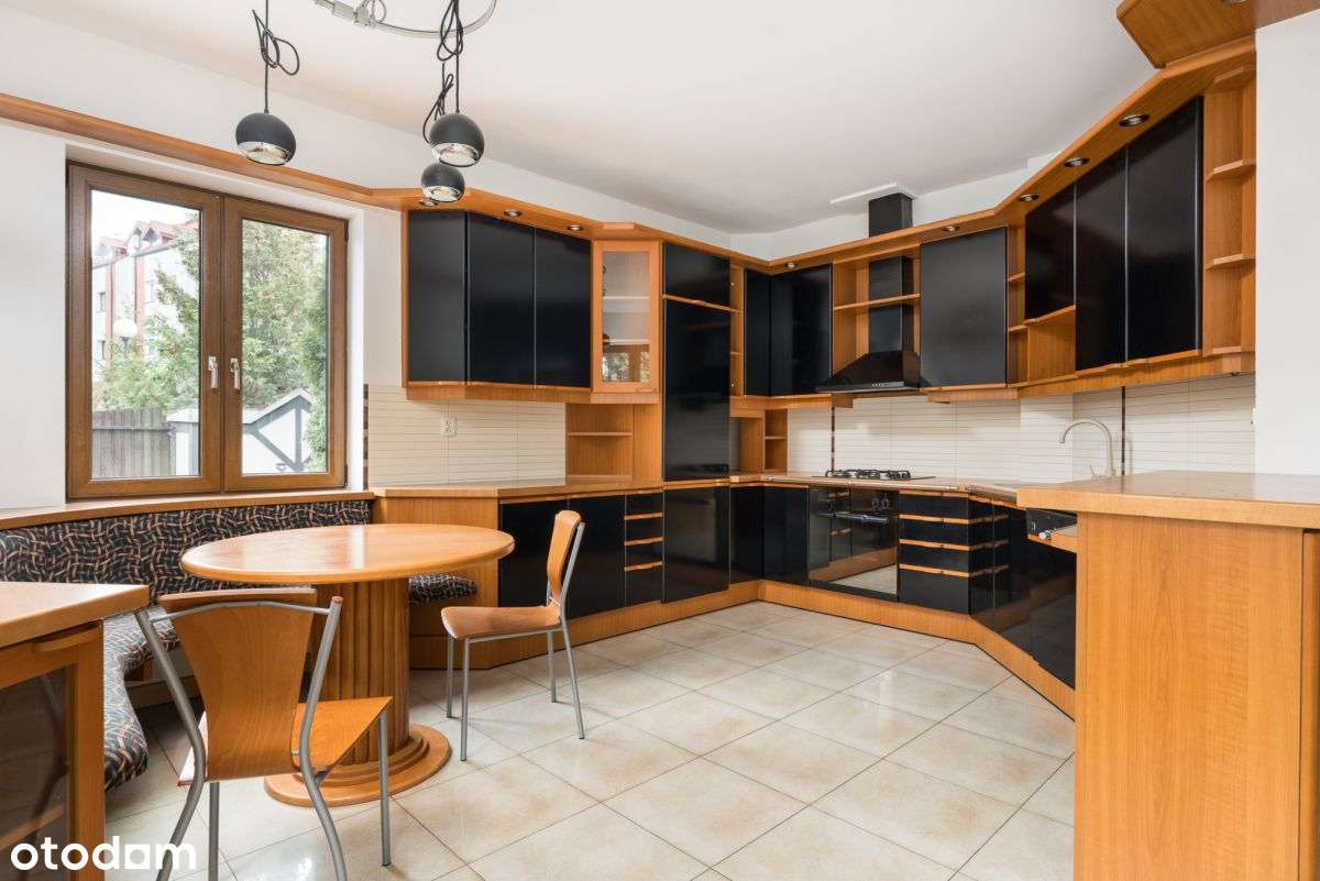 Przestronny i klimatyczny dom w spokojnej okolicy-14