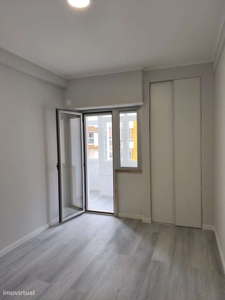 T2 Oeiras, Totalmente Remodelado, Bem Localizado, Com Arrecadação.-20