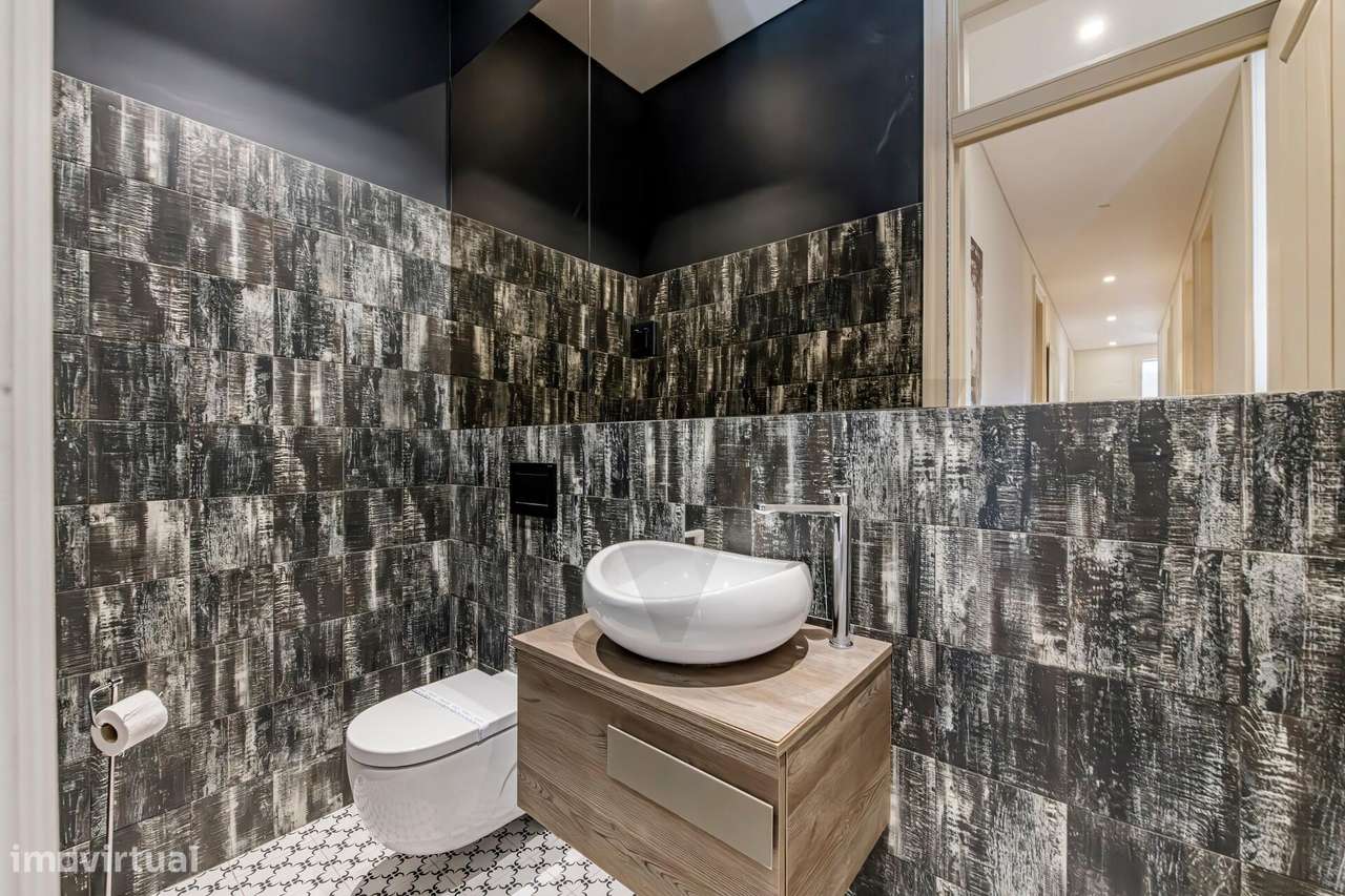 Apartamento T3 com garagem - Renovado - Alcântara-17