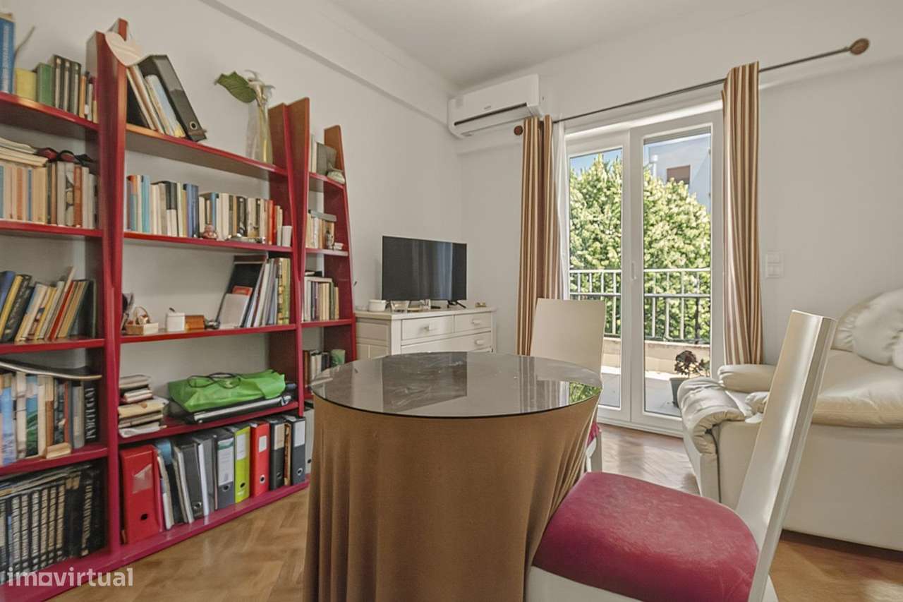 Apartamento T5 luminoso na Av. da Liberdade | Fundão-17
