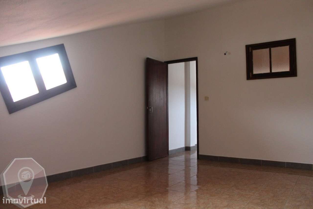 Apartamento T2 Vale de Cambra - para investidor-9