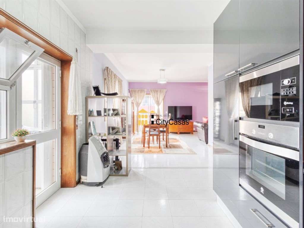 T2 Renovado c/ L. Garagem | Estação de Metro - Grande imagem: 3/31