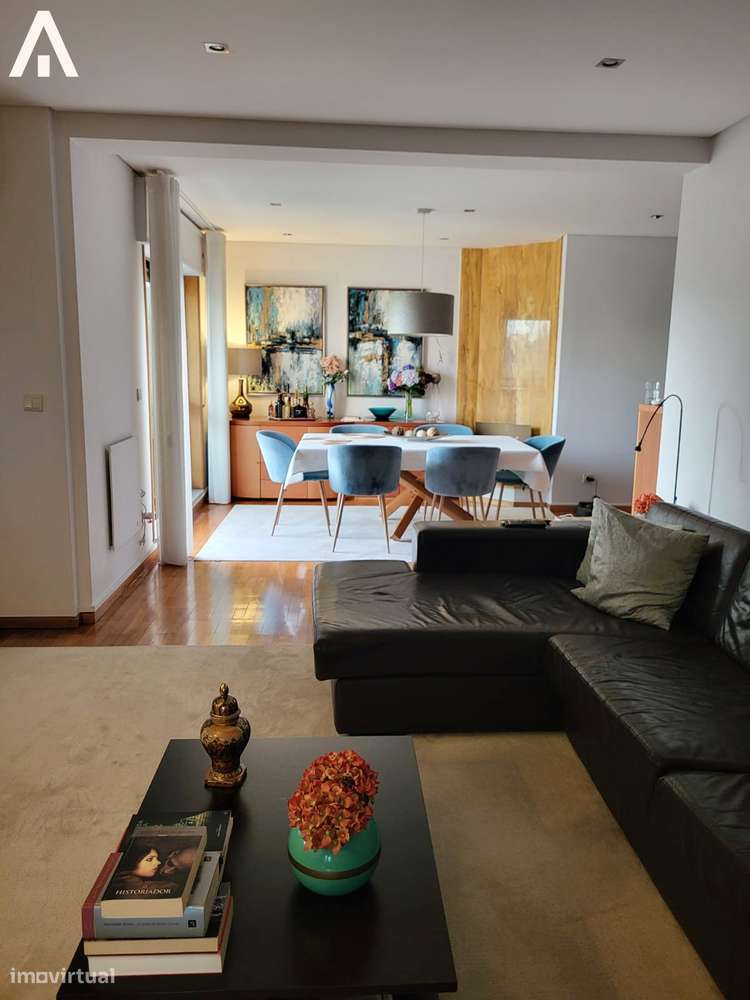 Cobertura T4 Duplex com terraços e duas garagens-7