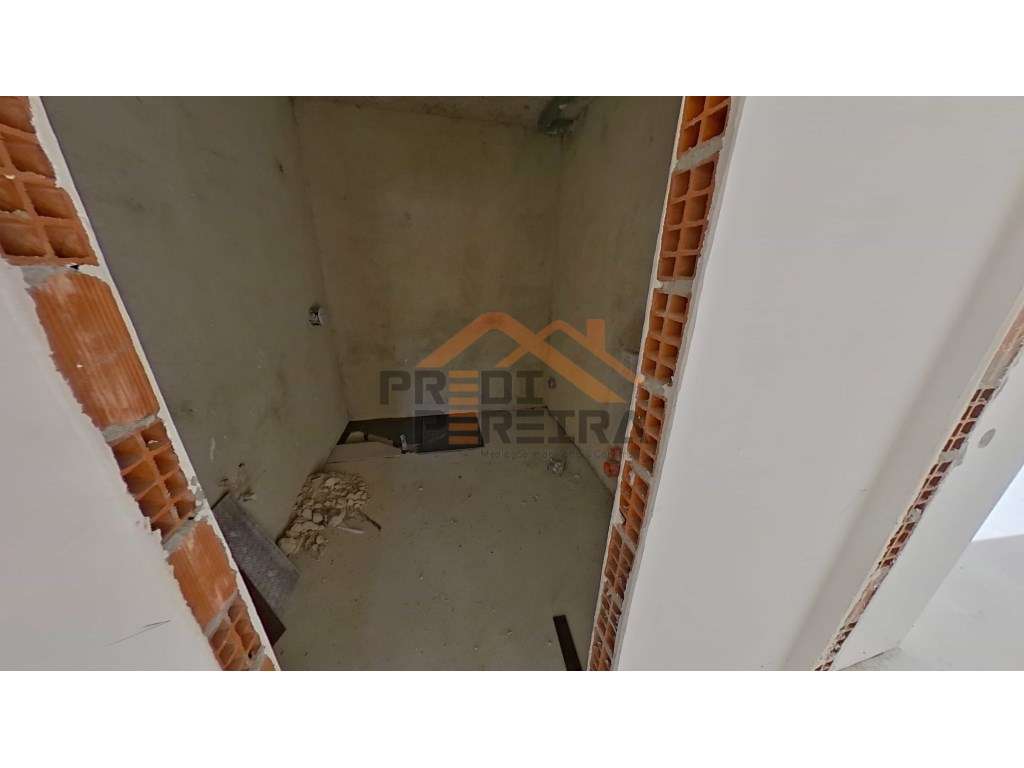 Apartamento T3, localizado em Santo António dos Cavaleiros. - Grande imagem: 4/18