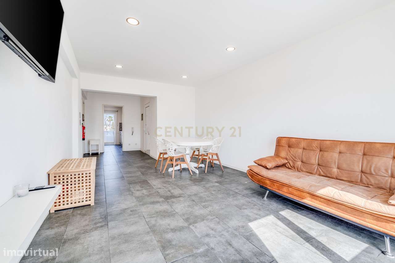 Apartamento T2, c/ terraço, garagem e piscina, lozalizado na Qta. do P - Grande imagem: 5/25