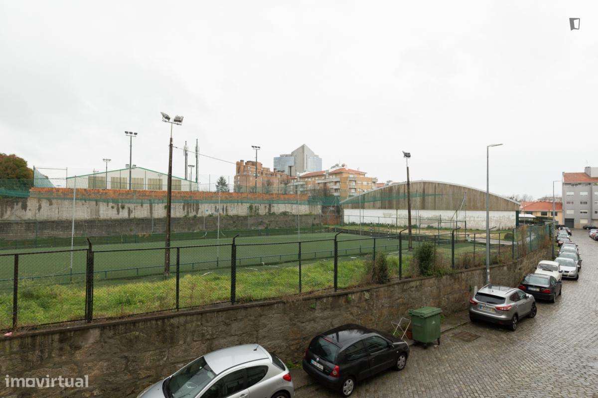 Quarto - localizado em Paranhos Porto - Grande imagem: 5/8