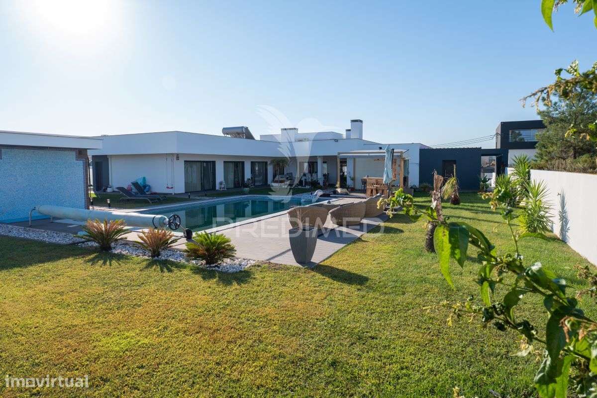 Moradia de Luxo, T4 com Piscina na Vila Alegre, Fernão Ferro - Grande imagem: 4/36