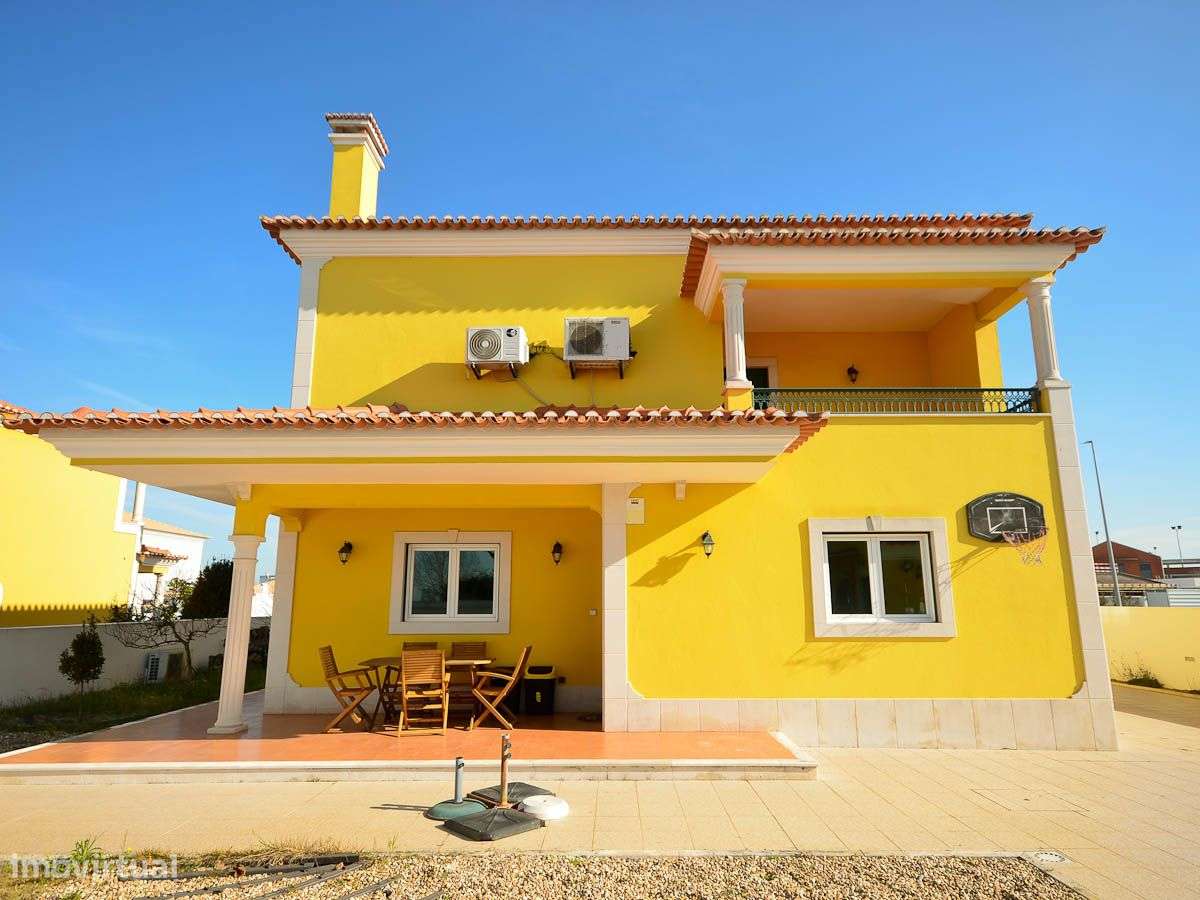 Moradia T4 no Centro de Almeirim - Grande imagem: 4/26