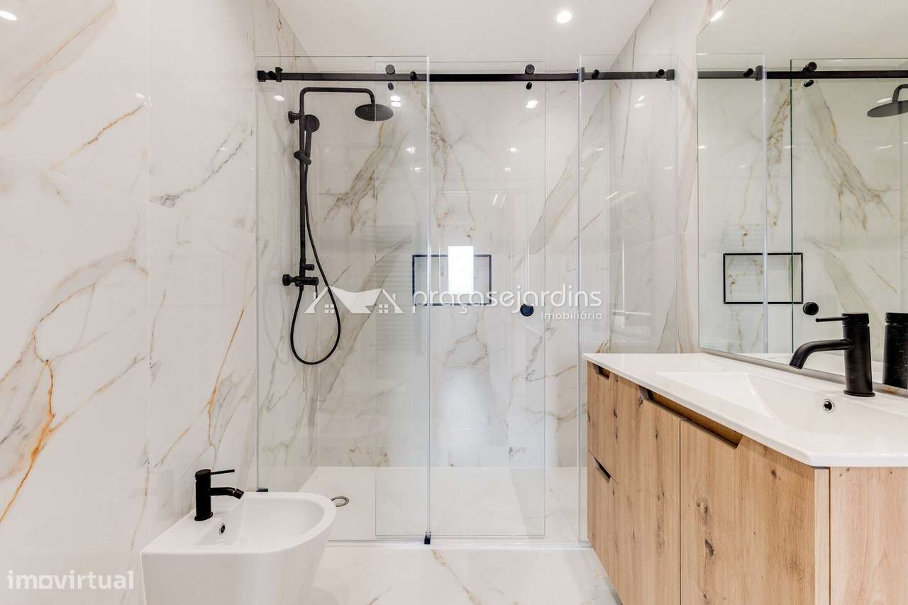 Moradia T3 de Arquitetura Moderna com Jardim e Garagem-9