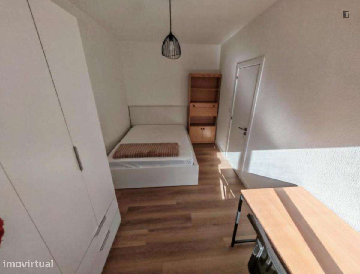 Quarto - localizado em Sé de Braga e São Lázaro Braga - Grande imagem: 2/10