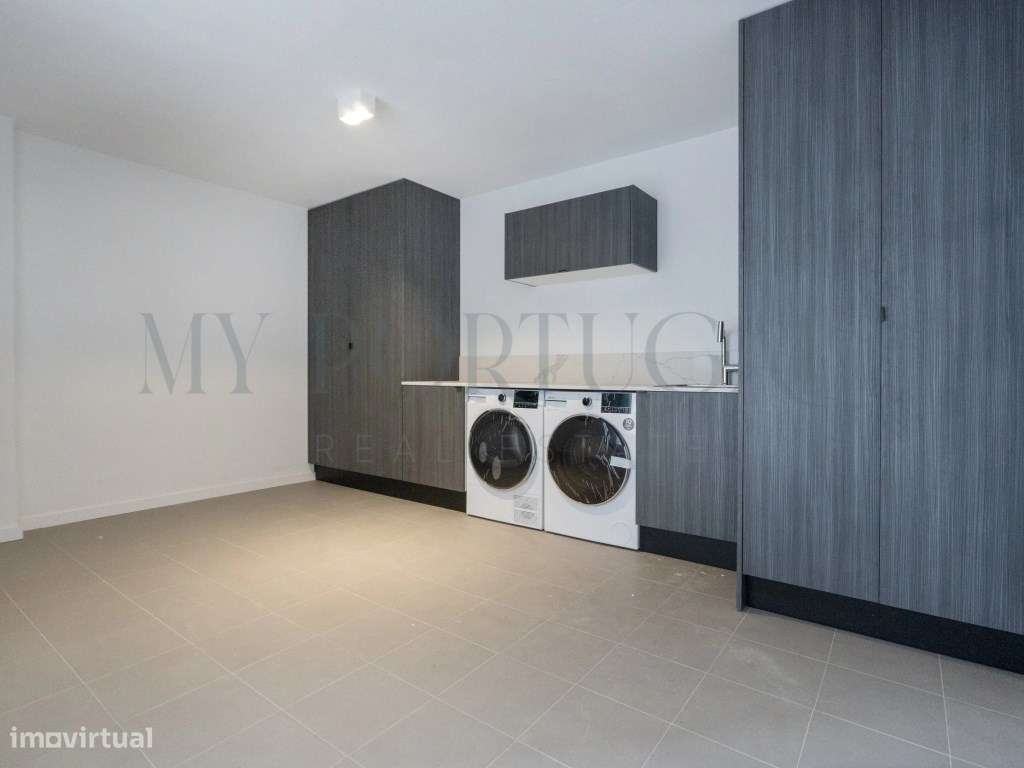 Elegância e Modernidade: Moradia T4 de Luxo com Rooftop em Alcochete-46