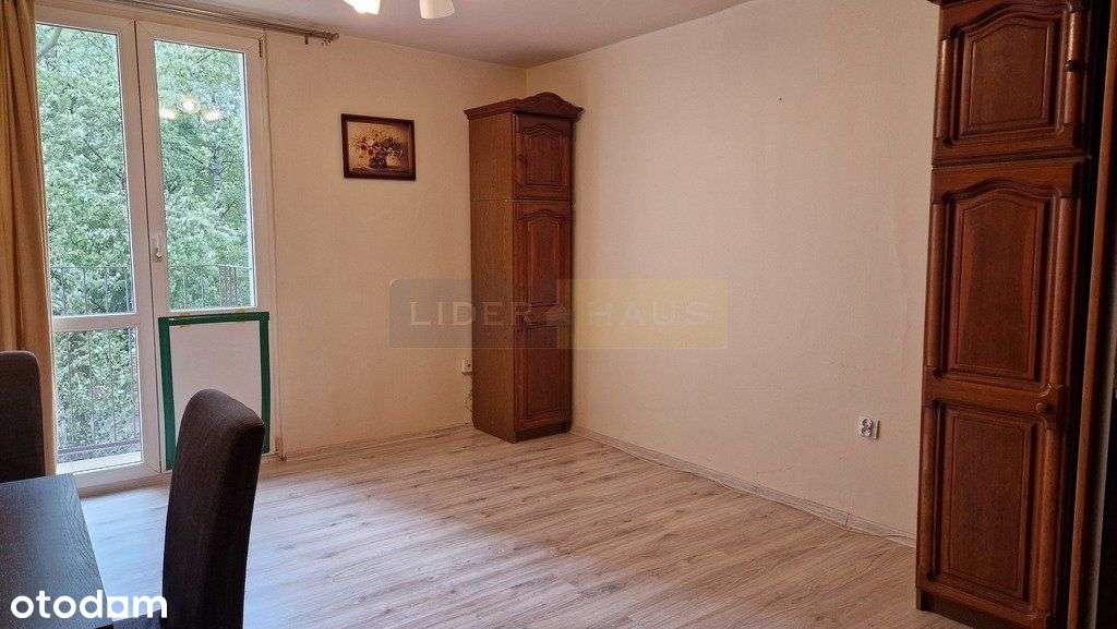 Klimatyczna kawalerka z widokiem na podwórze-4