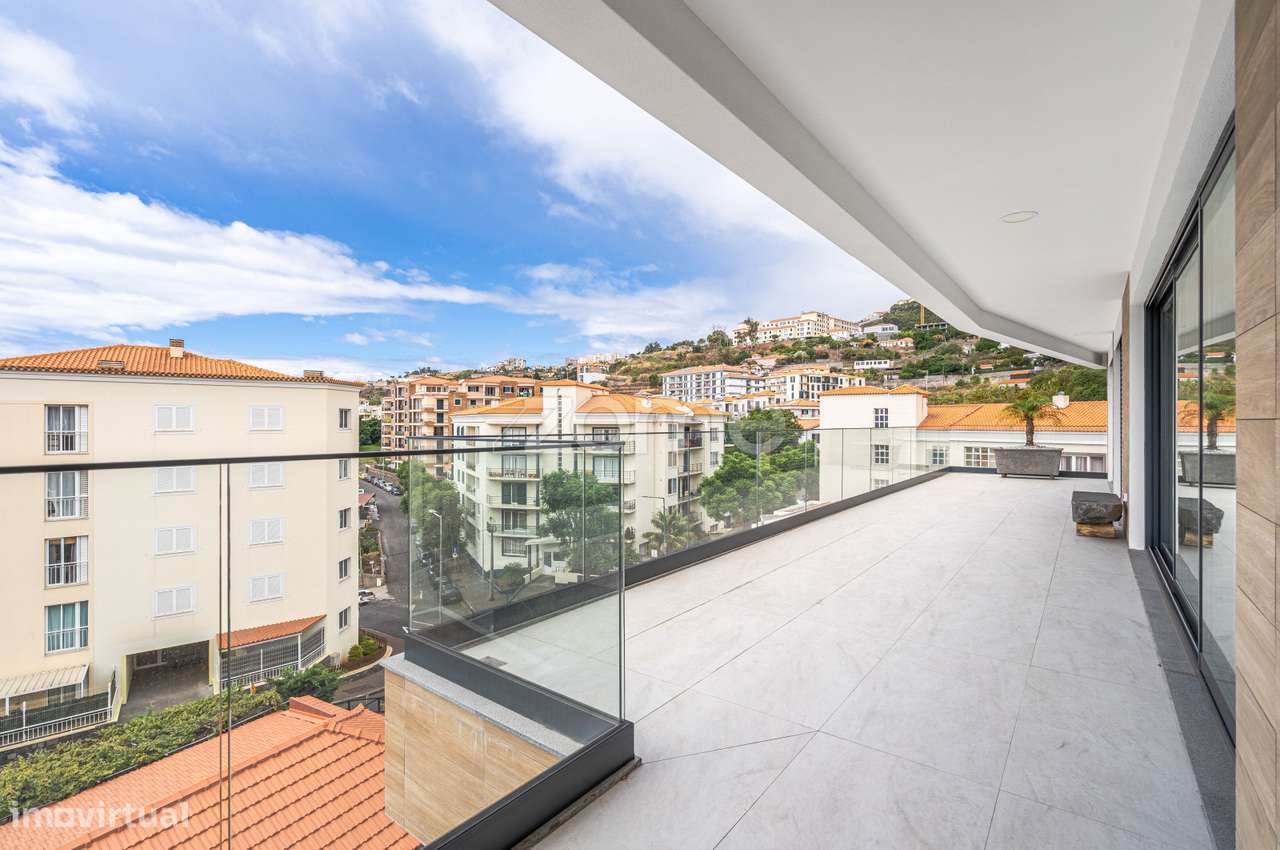 Apartamento T3 Penthouse com Vista Mar e Cidade no Caniço-38