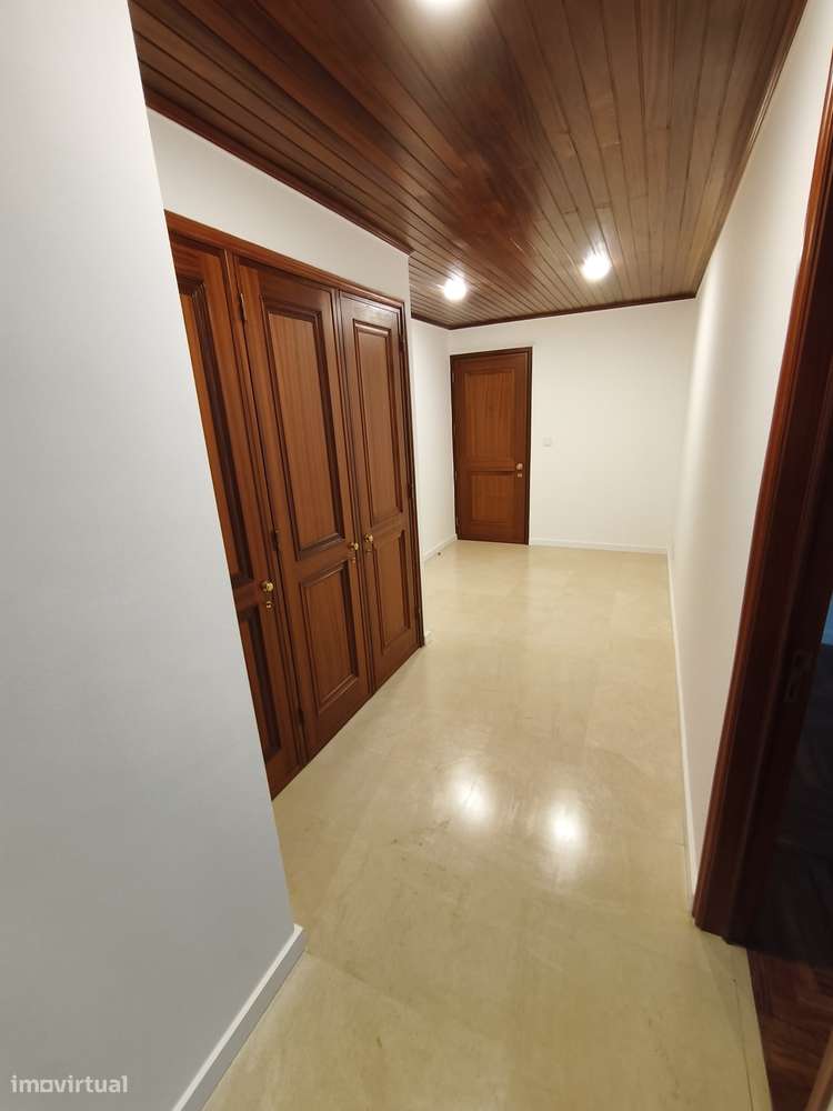 Magnífico T2 em excelente prédio / localização na Venteira - Amadora - Grande imagem: 2/19