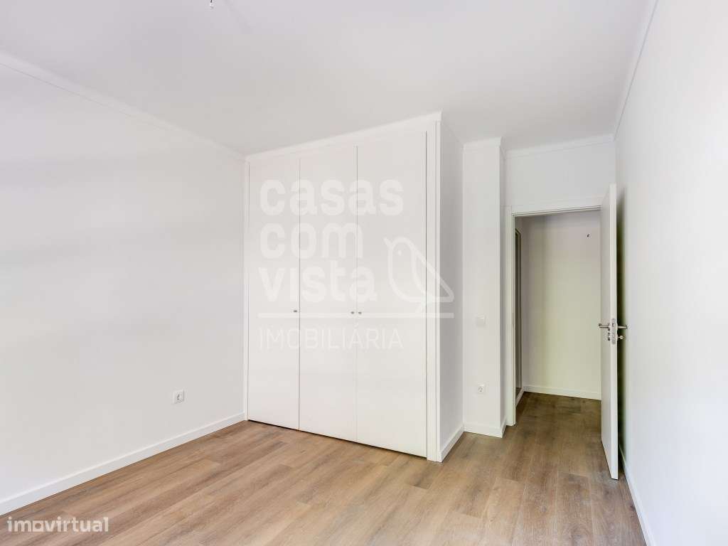 Apartamento T2 Rés do Chão com garagem privativa, e a localização i...-10