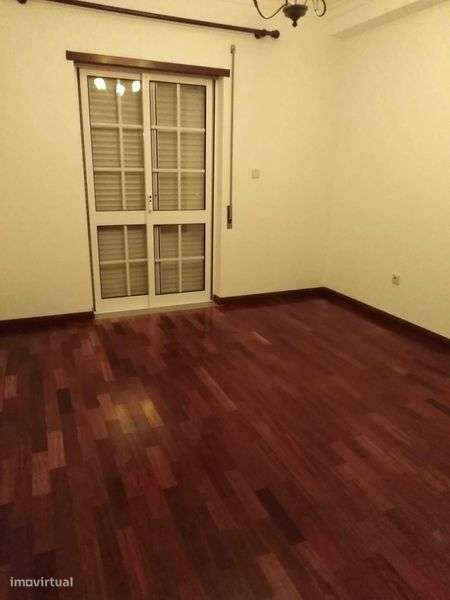 Arrenda-se Apartamento T3 com Garagem. - Grande imagem: 4/12