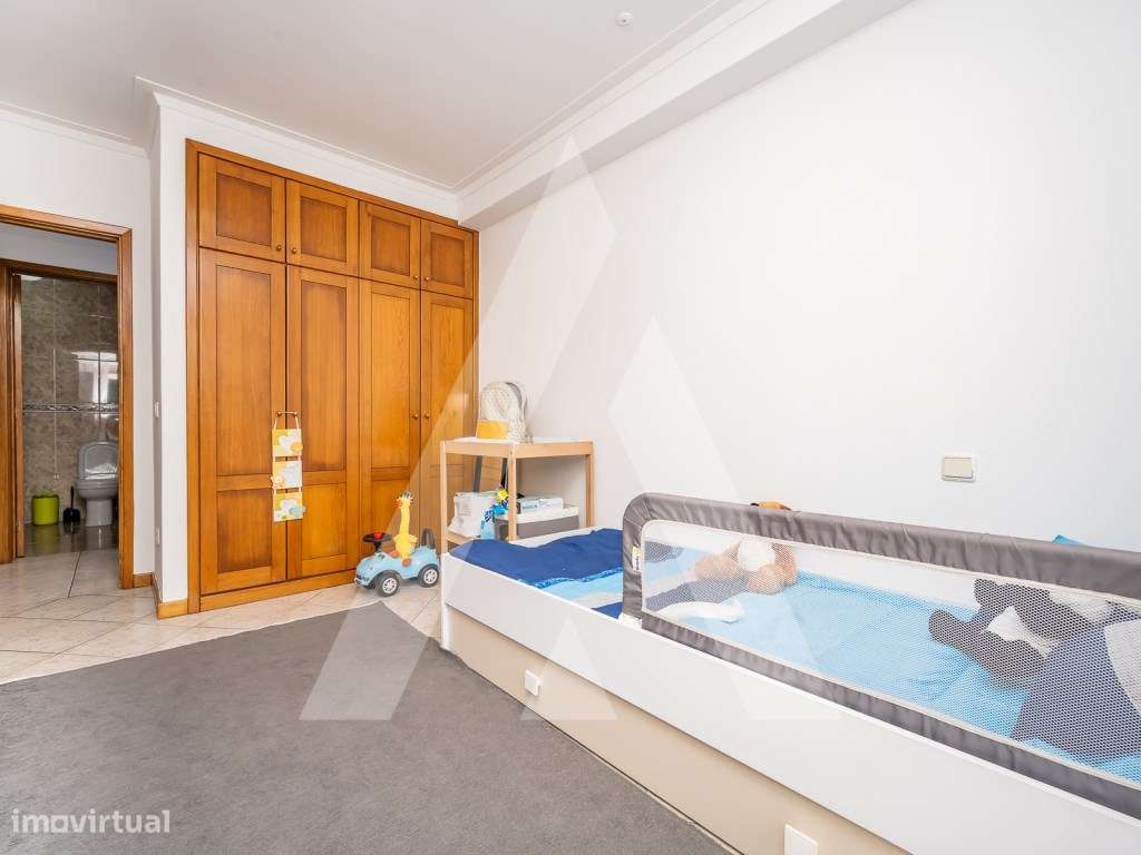 Apartamento T2 no Último Piso com Garagem Fechada - A 5 min de Sant...-10