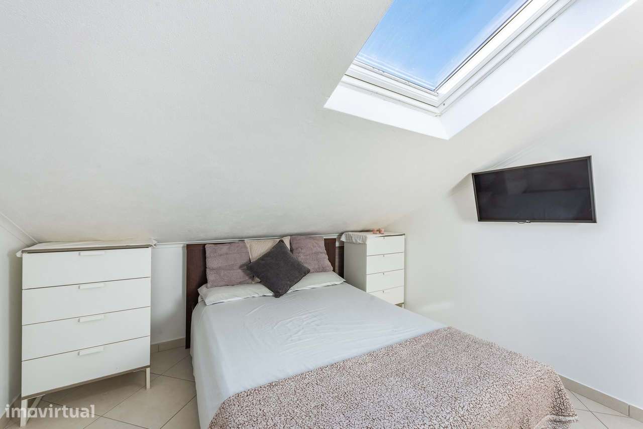 Casa tradicional reformada com grande jardim em Budens-34