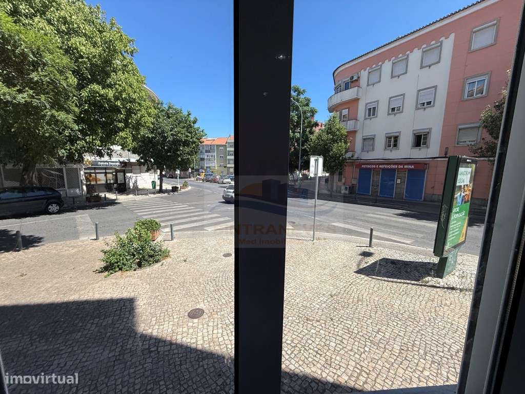 T2 Totalmente Remodelado Amadora - Grande imagem: 3/10