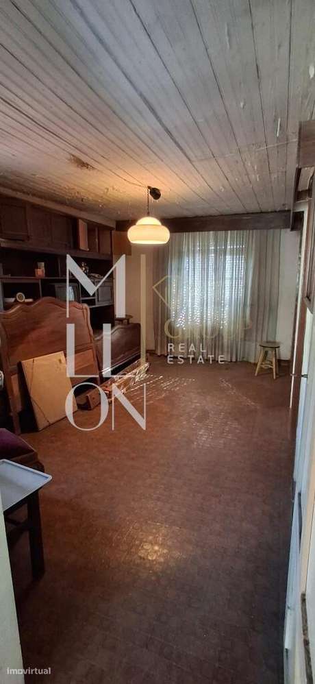 Moradia T2 bifamiliar com grande potêncial e excelente localização:-27