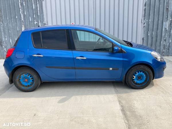 Dezmembrez Renault Clio 3 1.2i 2007 - 3