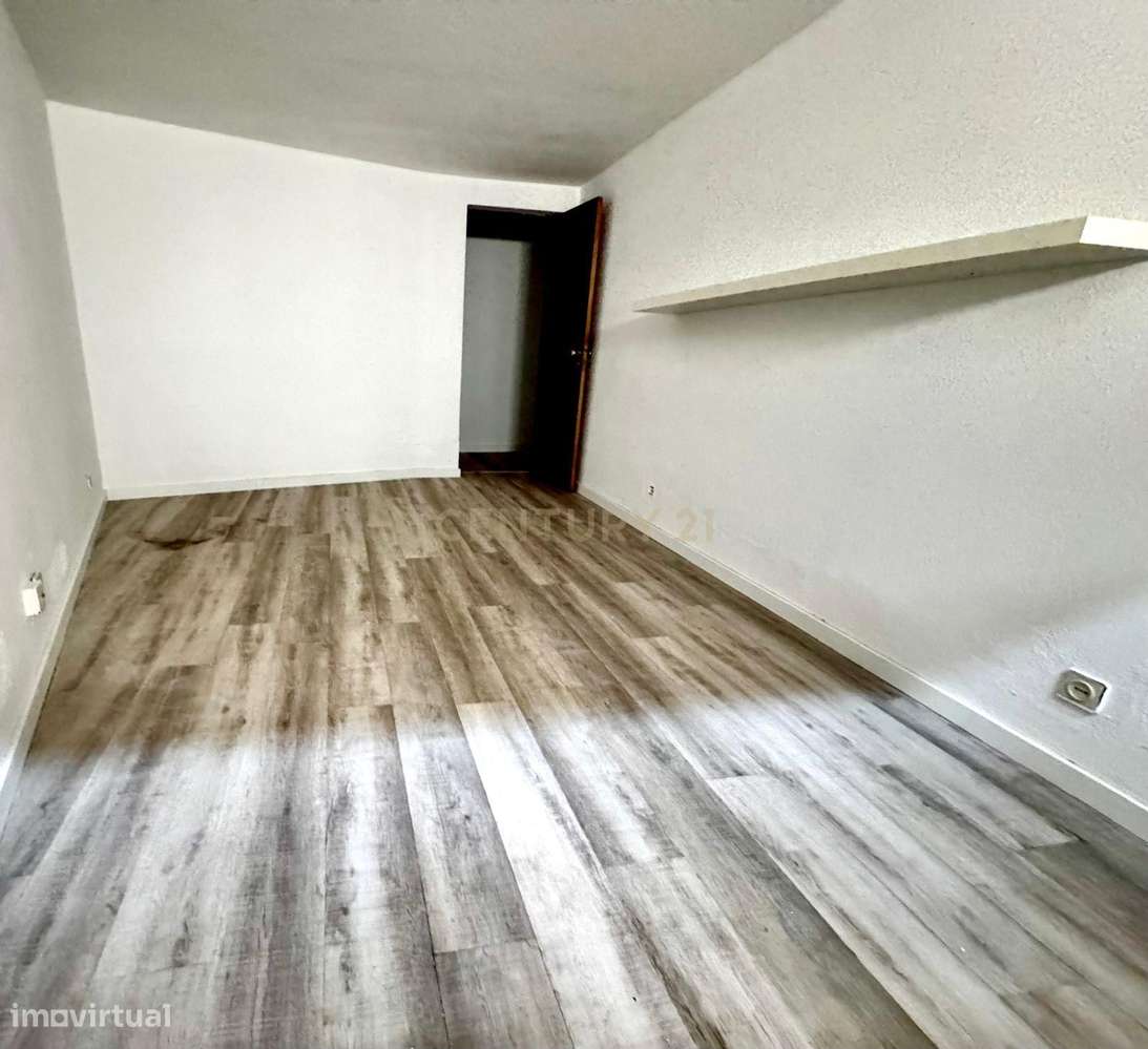 T3 com cave em São Pedro do Estoril – Versatilidade e localização priv-24