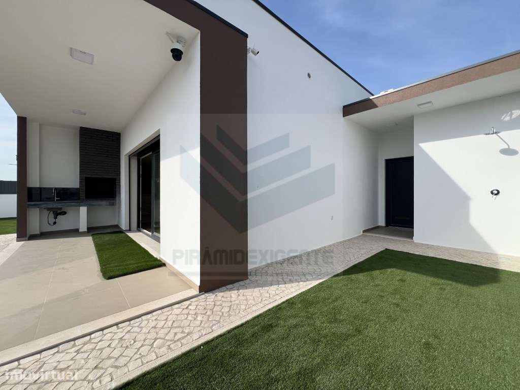 Moradia Isolada, Nova, 3 Suítes, Piscina, Garagem, AZEITÃO!-12