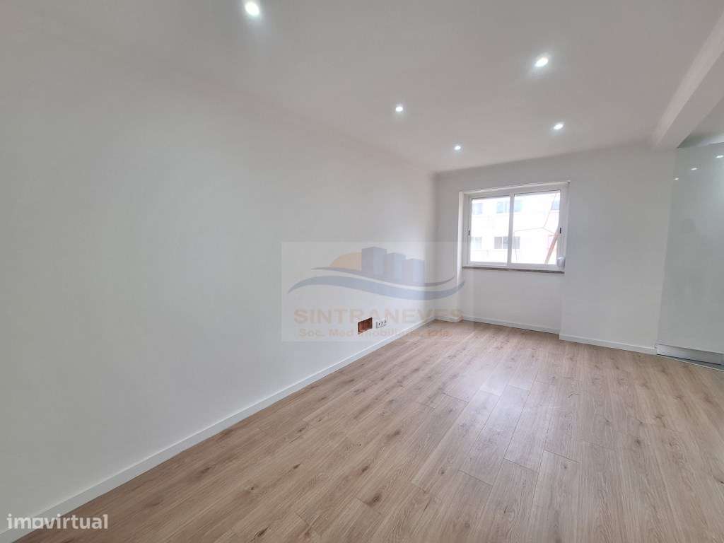 Magnífico T3 totalmente remodelado com varanda- Queluz-16