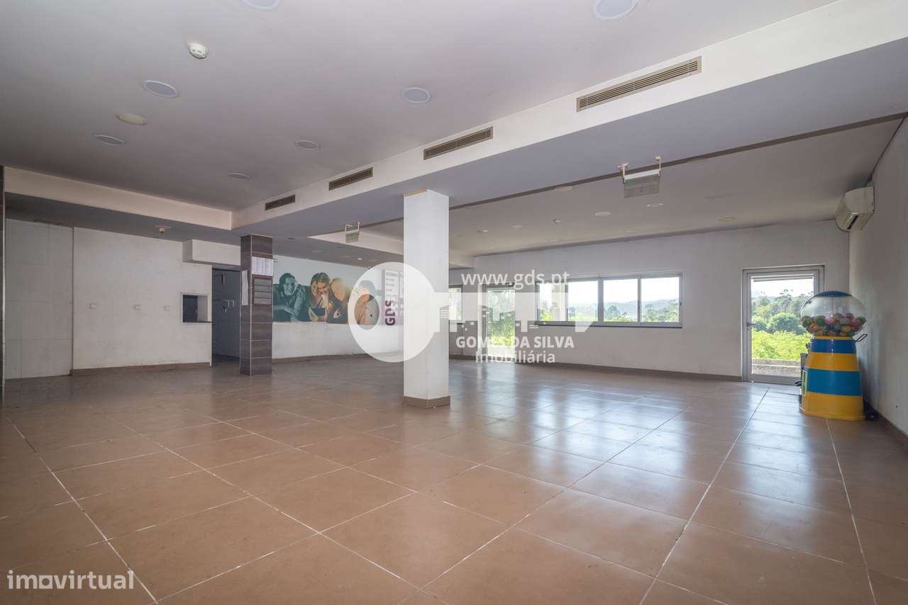 Moradia T3+1 com Espaços Comerciais – Ideal para Viver e Investir-38