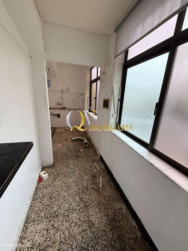 Excelente loja para venda sita no Cacém-5