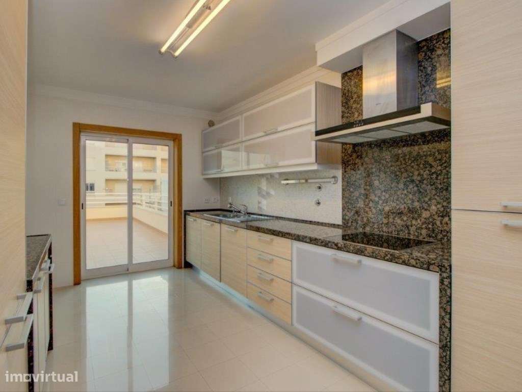 T3 Duplex - Acabamentos de qualidade com grande terraço - Grande imagem: 3/25