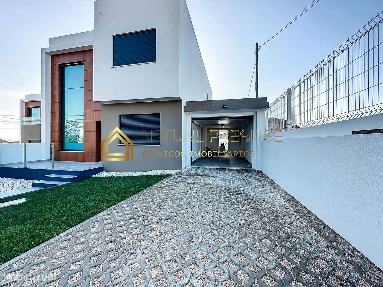 Moradia T4 nova com piscina e garagem – Charneca da Caparica-17
