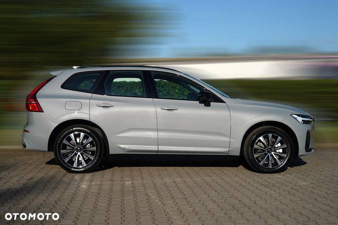 Volvo XC 60 B4 B Plus Dark - 4