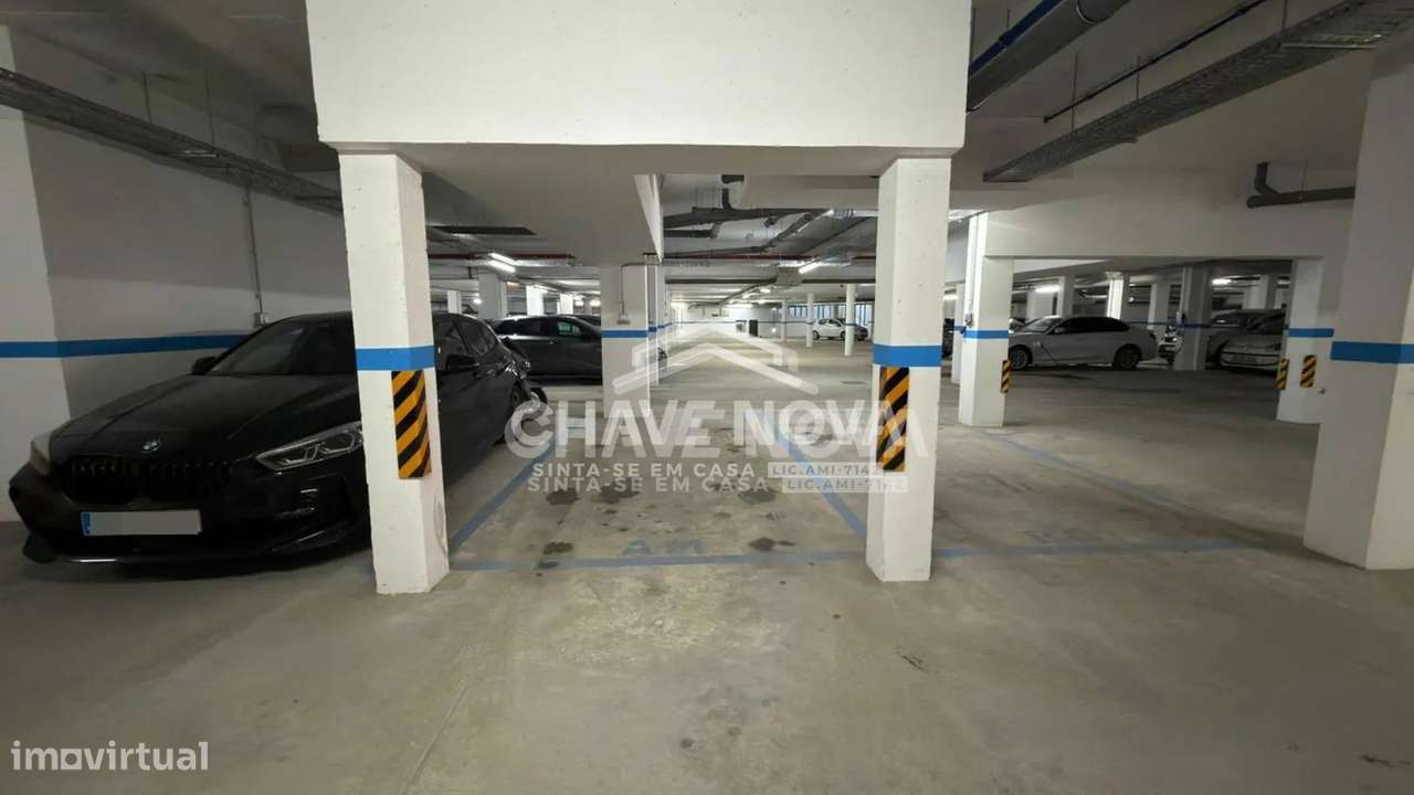 Apartamento T1+1 Como Novo c/ Lugar de Garagem em Santa Marinha (VL8)-31