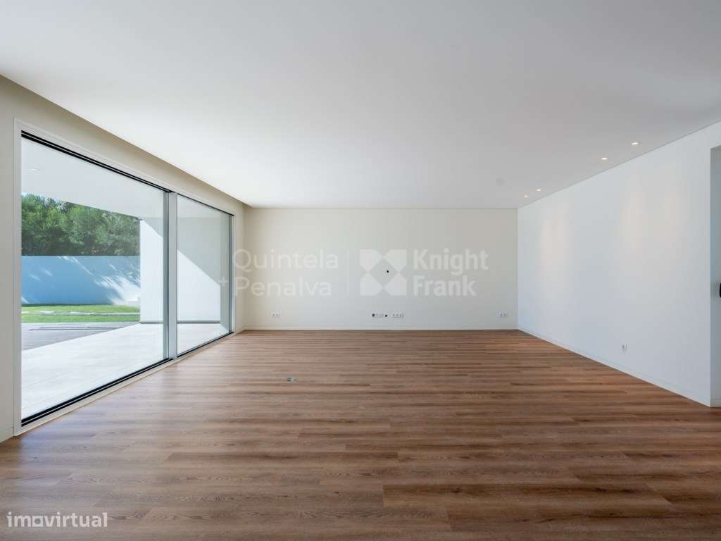 Moradia T7 com jardim e piscina na Verdizela-7