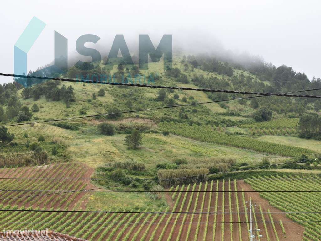 Moradia T4, localizada em Maxial-24