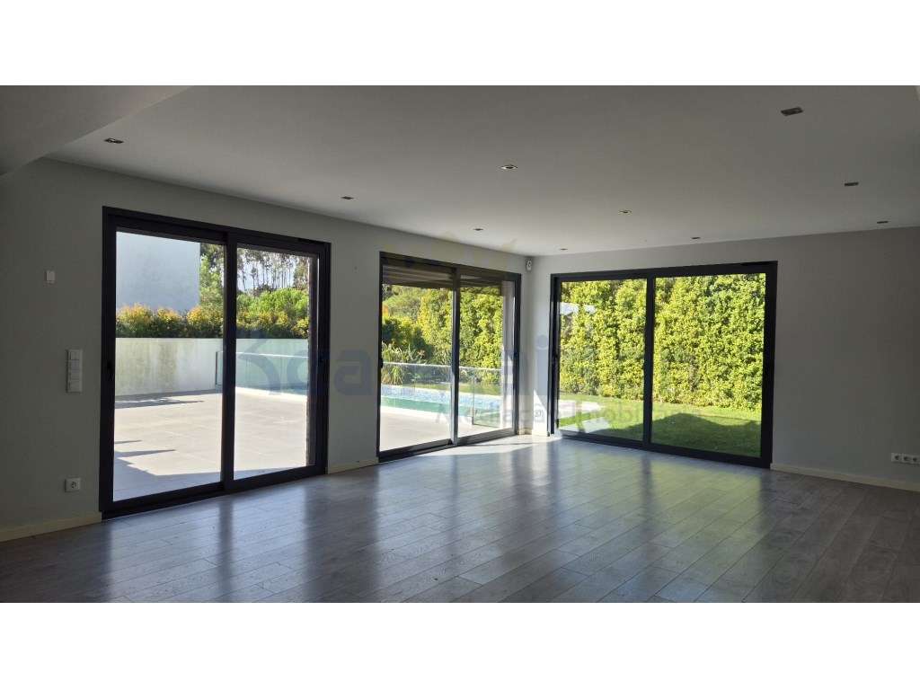 Excelente Moradia de Luxo c/ 7 quartos, Piscina e Jardim-9