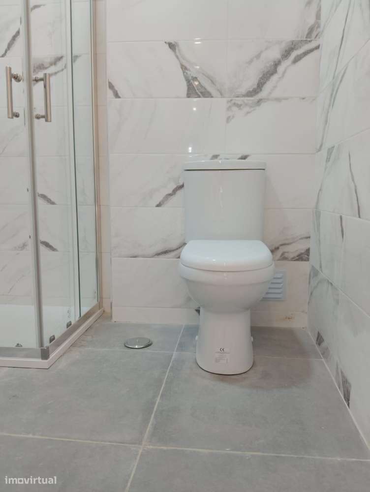 Apartamento T3 Totalmente Remodelado-36