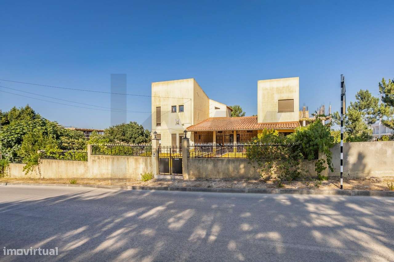 Fantástica Moradia T4 (10 Divisões) com Terreno de 869 m2 – Imenso Pot-50