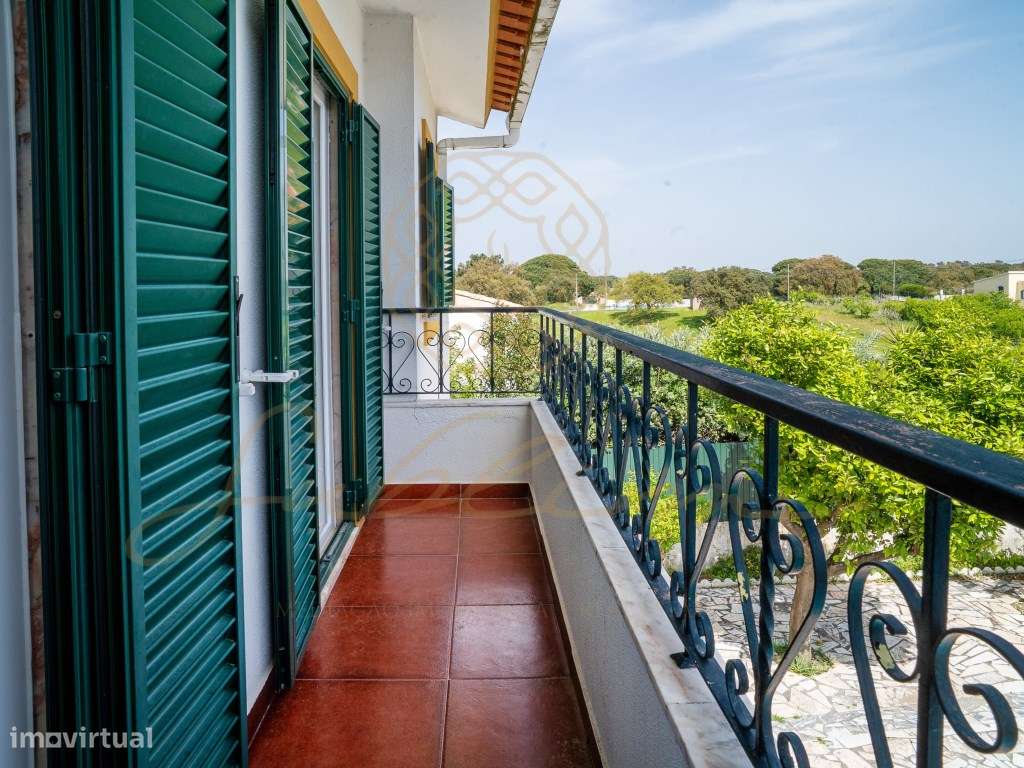 Moradia Isolada com 6 Assoalhadas , Piscina , Garagem Perto das Praias-30