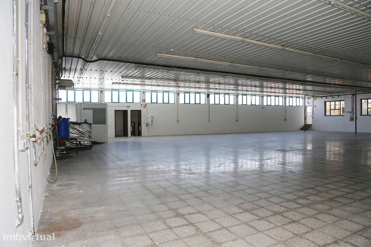 Armazém  Venda em Lustosa e Barrosas (Santo Estêvão),Lousada-5