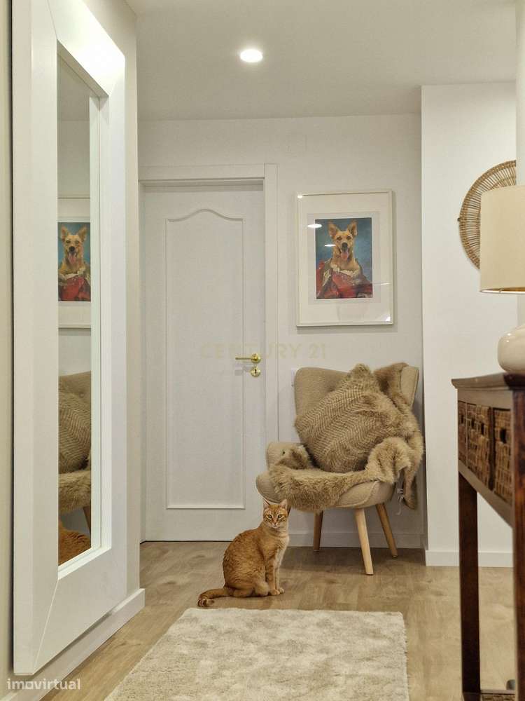 Excelente apartamento de 4 assoalhadas RENOVADO recentemente, com ampl-11