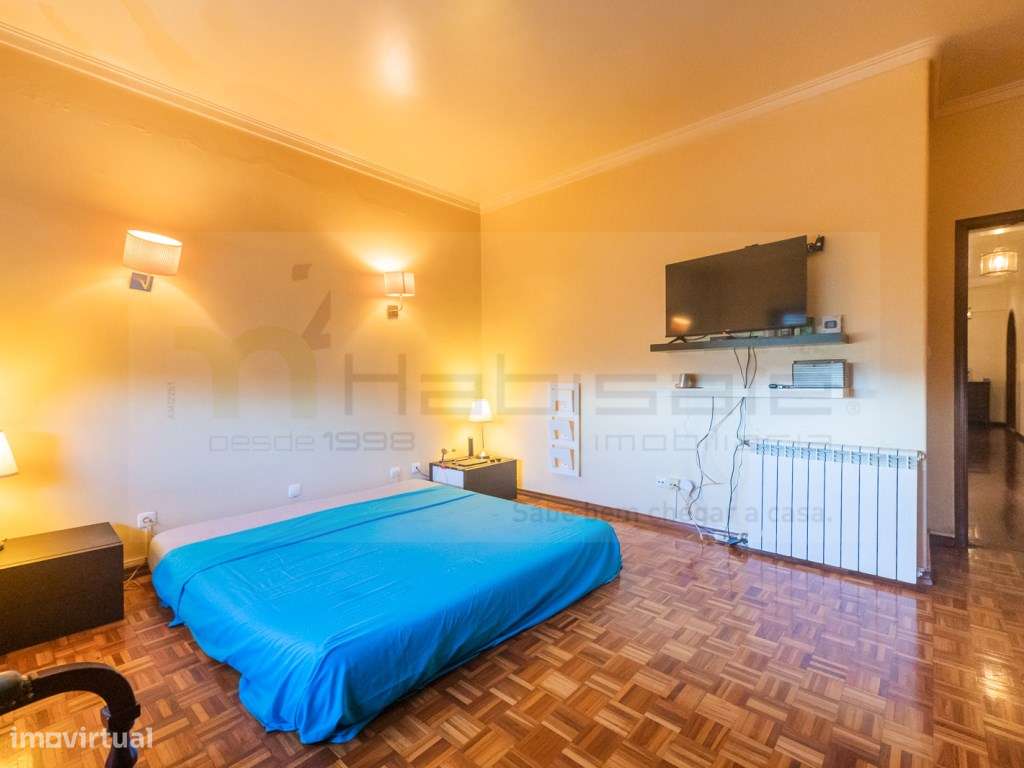 T4 com parqueamento e arrecadação a 2 min. do metro do Lumiar-27