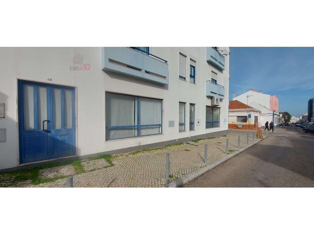 Vende-se Espaço Comercial com 257m2 na Baixa da Banheira, Moita - Grande imagem: 1/9