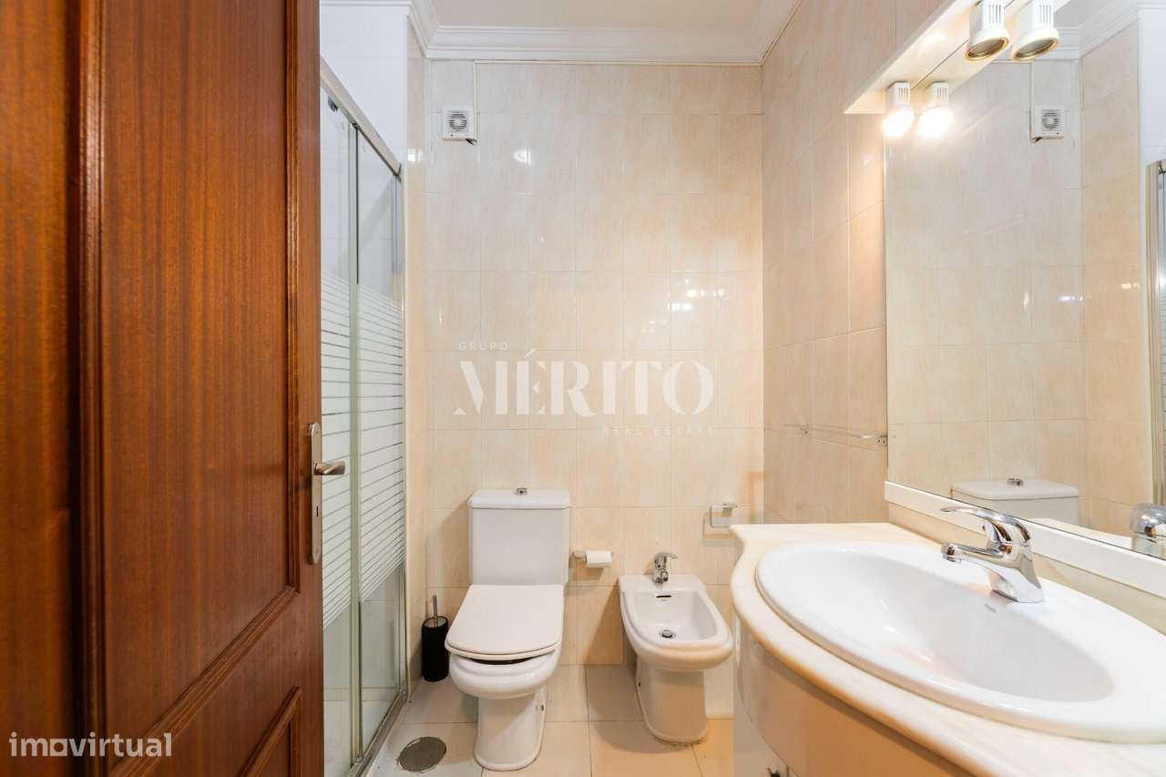 Apartamento T4 com garagem 2 carros-14