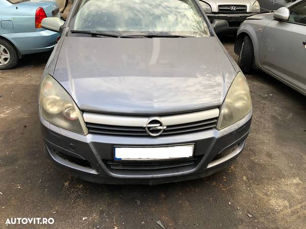 Dezmembrez Opel Astra H 2006 diesel gri 4 usi - 2