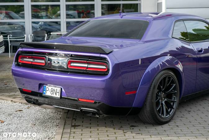 Dodge Challenger - 8